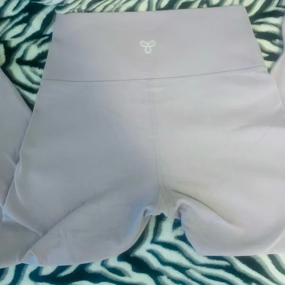 Aritzia TNA butter legging - Picture 2 of 3